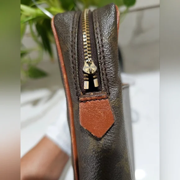 Louis Vuitton Brown Monogram Messenger Bag - Picture 4 of 11